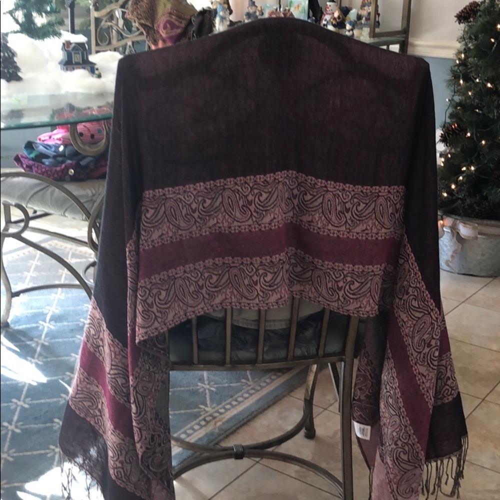 Beautiful Scarf - Picture 5 of 8
